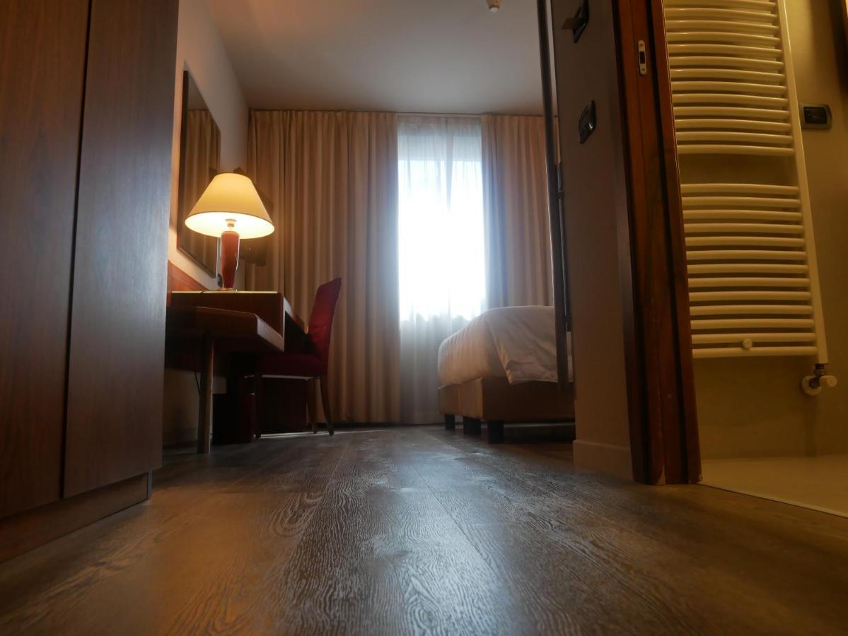 First Hotel Malpensa Case Nuove  Extérieur photo
